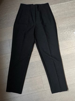 Pantalón de pinzas Zara negro