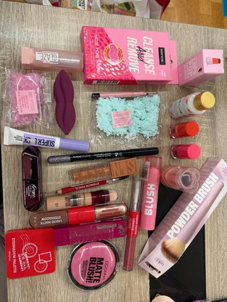 Lote de Maquillaje y Productos de Belleza