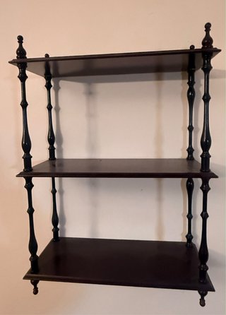 Estantería de madera clásica