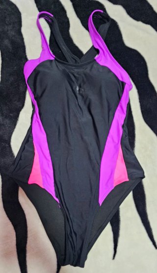 Bañador deportivo negro y rosa