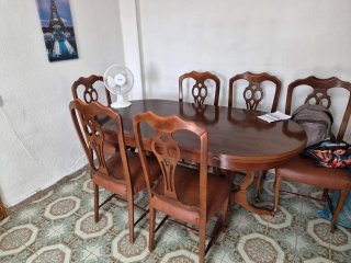 Conjunto de Mesa y 6 Sillas de Madera