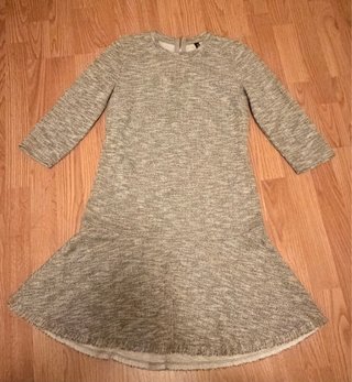 Vestido Gris con Volante Stradivarius