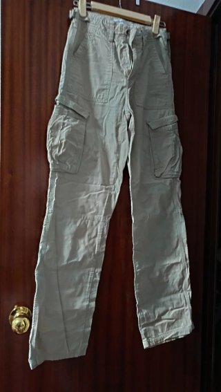 Pantalones cargo beige