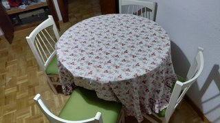 Mesa Redonda con 4 Sillas