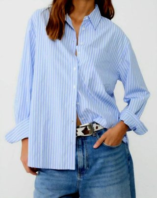 Camisa de rayas azul y blanca