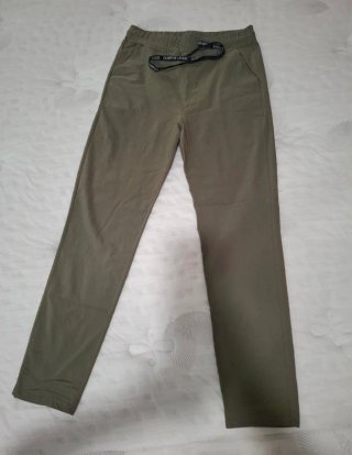 Pantalón elástico verde oliva