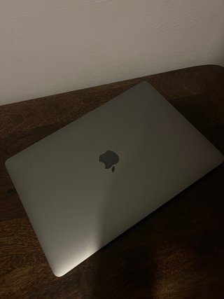 MacBook Pro 13” 2018 – 8 GB RAM – 256 GB SSD