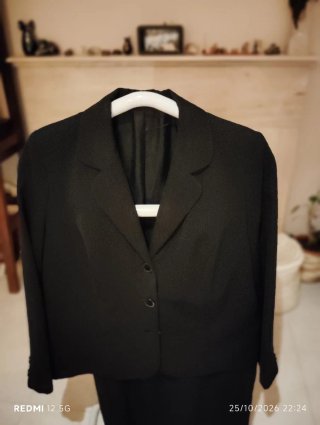 Traje de señora negro (blazer y falda)