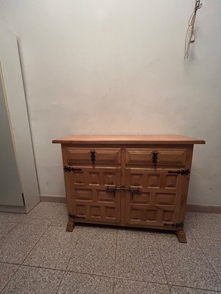Taquillón de madera rústico