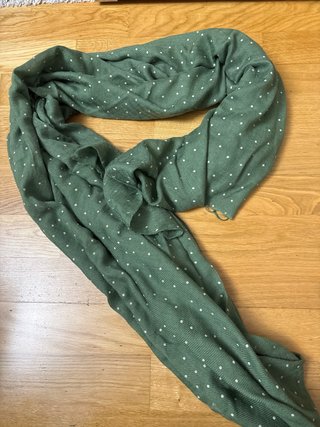 Fular Verde con Estampado de Lunares