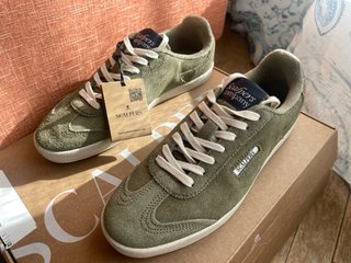 Zapatillas Scalpers Verde Oliva sin estrenar.