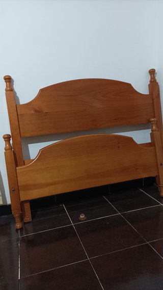Cabecero y piecero de cama de madera