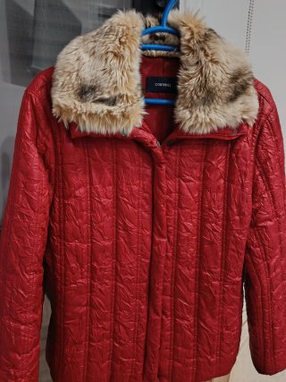Chaqueta Roja Cortefiel con Cuello de Pelo