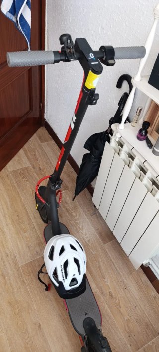 Patinete Eléctrico con Casco