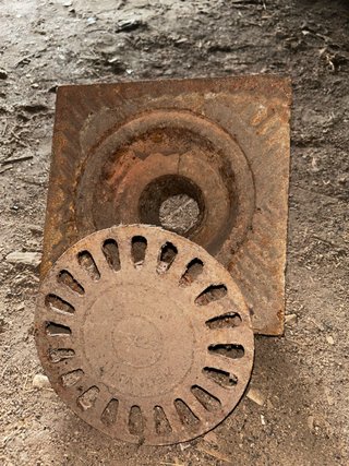 Tapa y alcantarilla de hierro