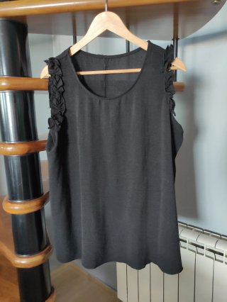Blusa Negra con Ribeteado