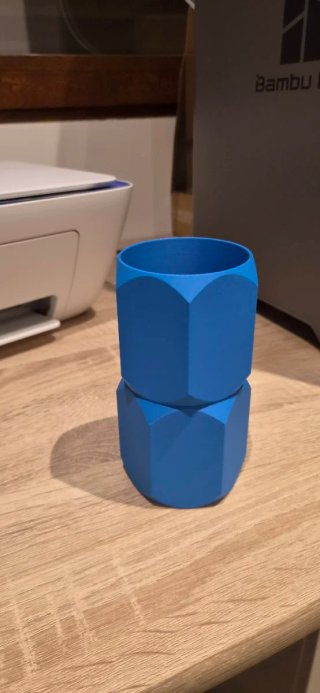 Portalatas con diseño de contratuerca