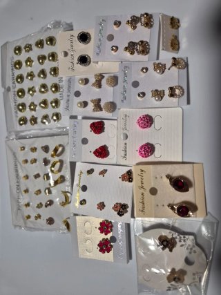 Lote de pendientes dorados