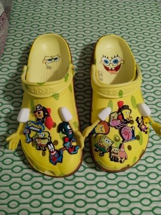 Crocs Bob Esponja con pines incluidos