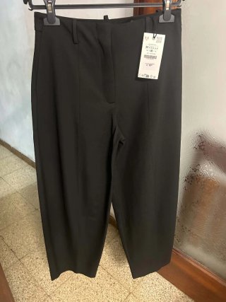 Pantalón de pinzas Zara negro M