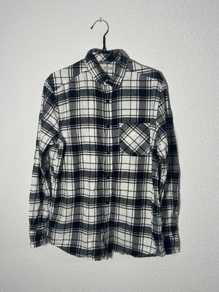 Camisa a cuadros blanco y negro