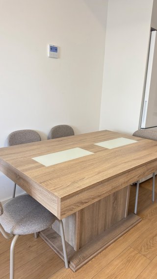 Mesa de Comedor de Madera
