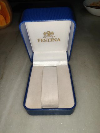 Caja Festina