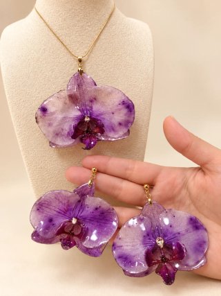 Conjunto Collar y Pendientes Orquídea Natural