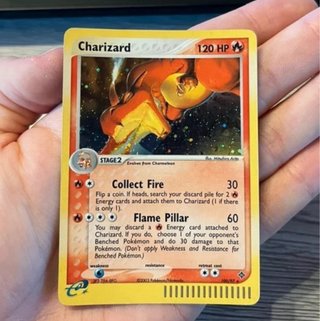 Carta Pokémon Charizard 100/97