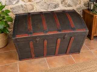 Baúl antiguo de madera