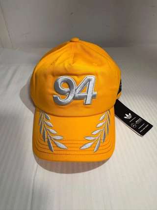 Gorra adidas x Mercedes AMG F1 Bad Bunny NUEVA