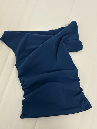 Top asimétrico Zara azul con frunces