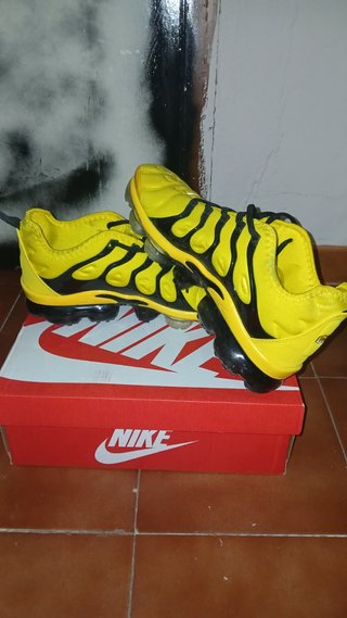 Nike Air VaporMax Amarillo y Negro