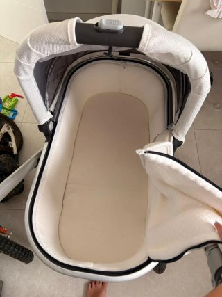 Carrito de bebé completo con sus 2 partes