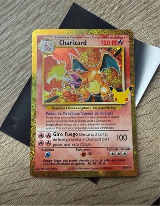 Carta Pokémon Charizard - Edición 25 Aniversario
