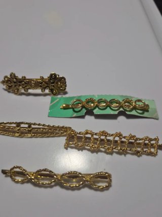 Lote 4 horquillas y 1 pasador dorado