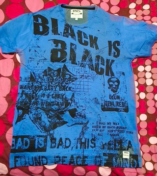 Camiseta INS Azul con Estampado