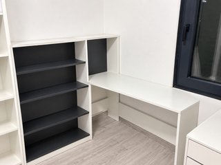 Escritorio con Estantería Integrada