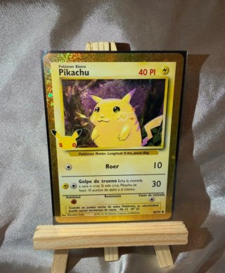 Carta Pokémon Pikachu 25 Aniversario