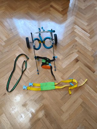 Silla de ruedas para perro pequeño