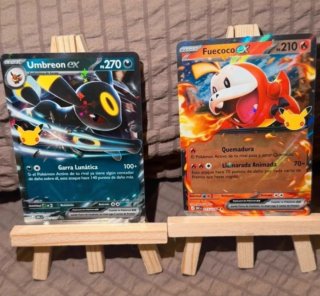 Cartas Pokémon Umbreon ex y Fuecoco ex