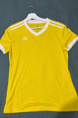 Camiseta deportiva adidas amarilla