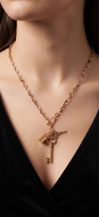 Collar largo de eslabones con colgantes