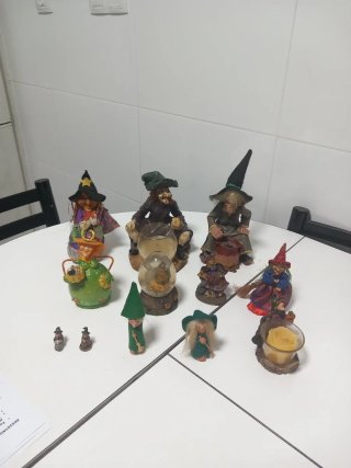 Colección de 11 figuras de brujas