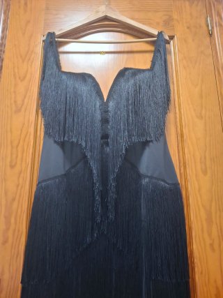Vestido de fiesta con flecos negro