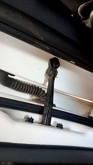 RETENEDOR PUERTA Kia Sorento R (XM)(2009->)