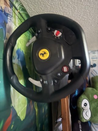Volante Thrustmaster Ferrari per PlayStation