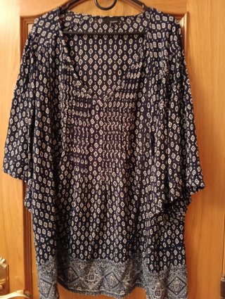 Camisa Couchel Estampada color azul y blanco.