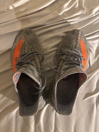 Zapatillas Adidas Yeezy Grises y Naranjas Sin Caja