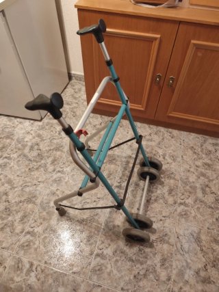 Caminador para ancianos con ruedas